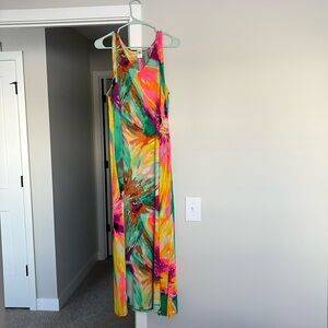 Cute maxi dress with pockets!  Worn once, rayon/span fabric.